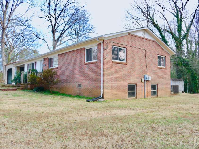 2280 19th Avenue, Hickory, NC 28601.  MLS# CAR4354216, YatesRealty ID 8021. 