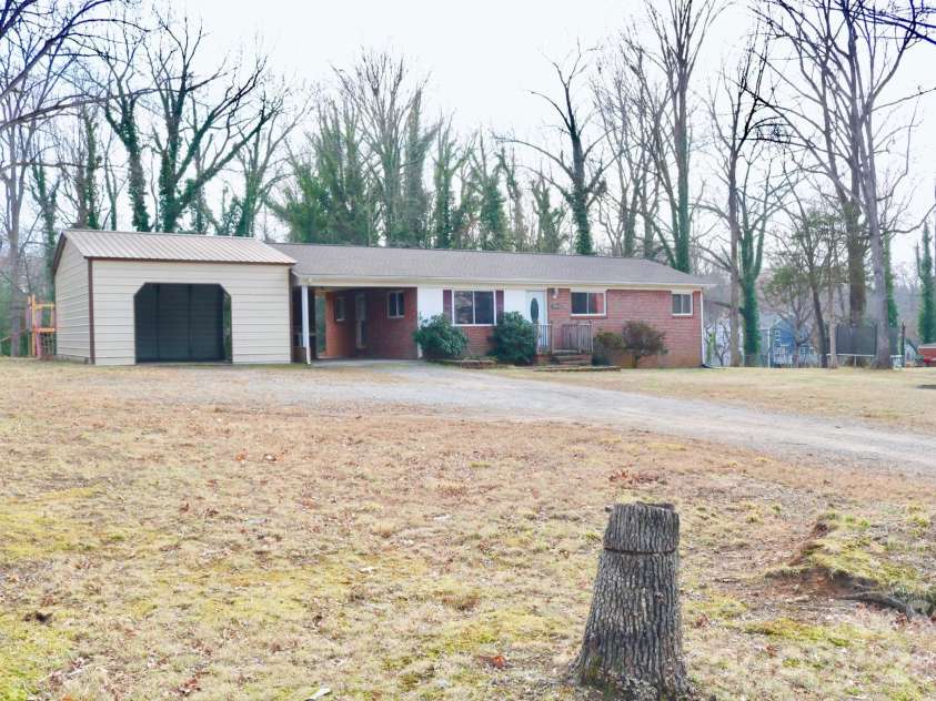 2280 19th Avenue, Hickory, NC 28601.  MLS# CAR4354216, YatesRealty ID 8021. 