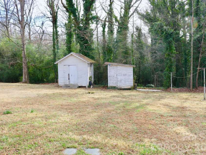 2280 19th Avenue, Hickory, NC 28601.  MLS# CAR4354216, YatesRealty ID 8021. Backyard