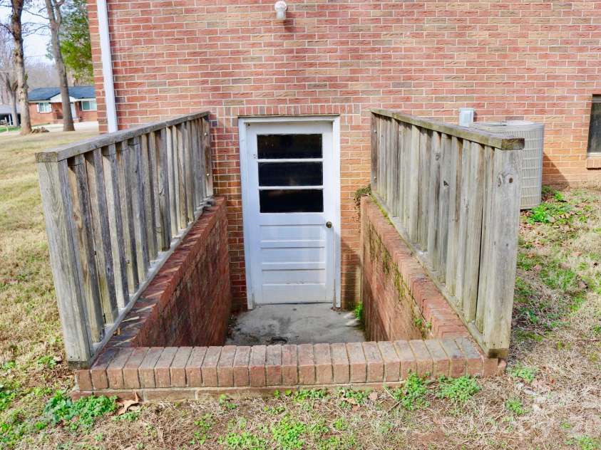 2280 19th Avenue, Hickory, NC 28601.  MLS# CAR4354216, YatesRealty ID 8021. Basement