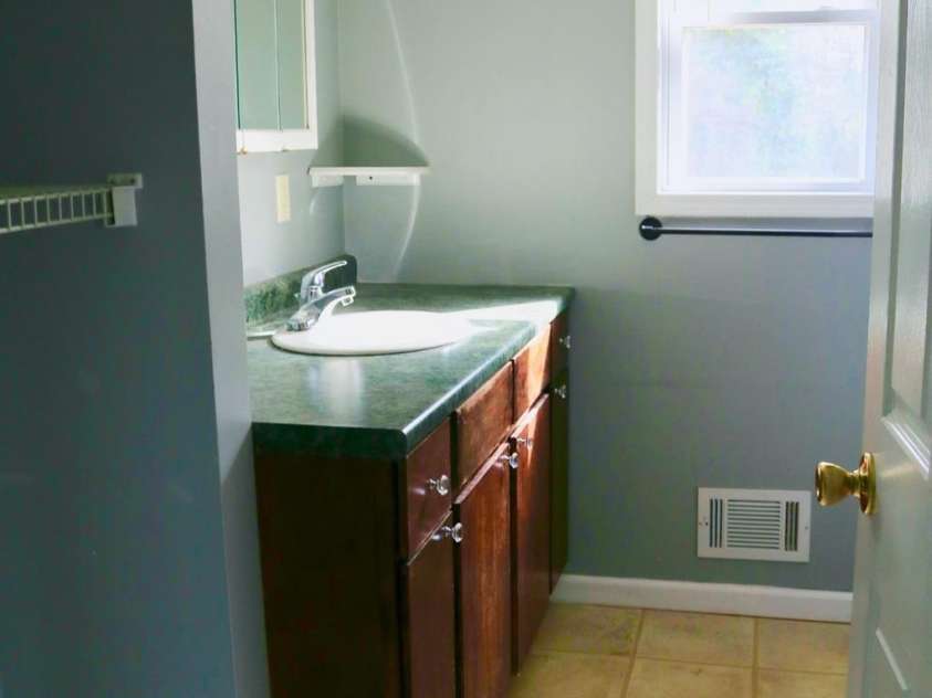 2280 19th Avenue, Hickory, NC 28601.  MLS# CAR4354216, YatesRealty ID 8021. Bathroom