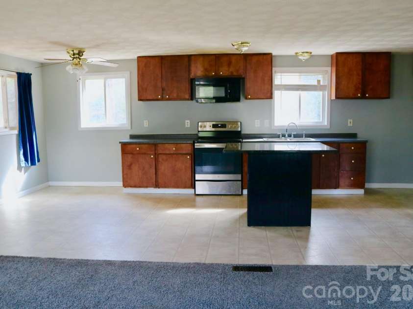 2280 19th Avenue, Hickory, NC 28601.  MLS# CAR4354216, YatesRealty ID 8021. Kitching/Dining
