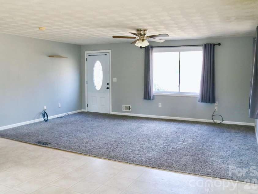 2280 19th Avenue, Hickory, NC 28601.  MLS# CAR4354216, YatesRealty ID 8021. Living Room