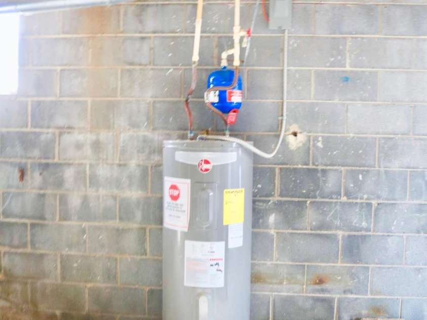 2280 19th Avenue, Hickory, NC 28601.  MLS# CAR4354216, YatesRealty ID 8021. Water heater 