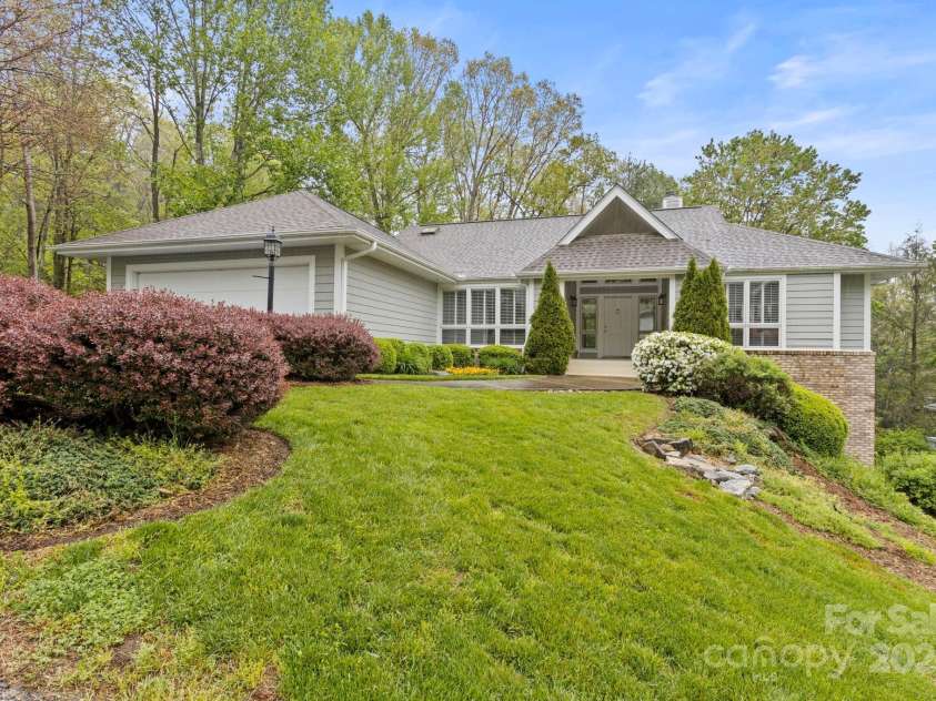 111 Broadmoor Drive, Flat Rock, NC 28731.  MLS# CAR4249667, YatesRealty ID 8022. 