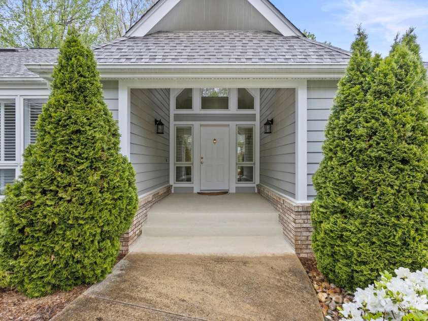 111 Broadmoor Drive, Flat Rock, NC 28731.  MLS# CAR4249667, YatesRealty ID 8022. 