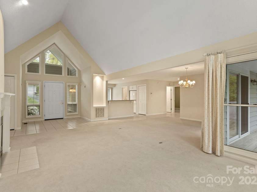111 Broadmoor Drive, Flat Rock, NC 28731.  MLS# CAR4249667, YatesRealty ID 8022. 