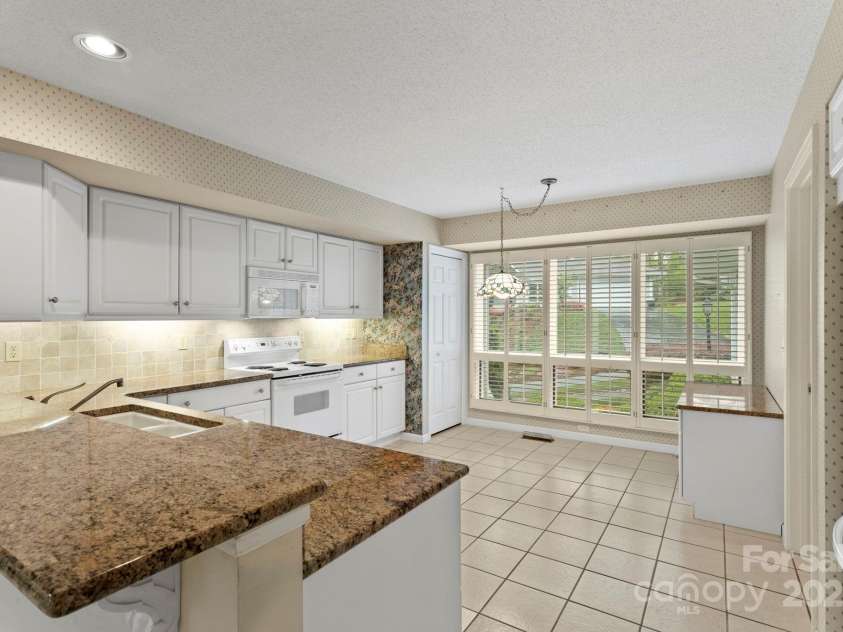 111 Broadmoor Drive, Flat Rock, NC 28731.  MLS# CAR4249667, YatesRealty ID 8022. 
