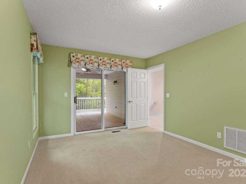 111 Broadmoor Drive, Flat Rock, NC 28731.  MLS# CAR4249667, YatesRealty ID 8022. 