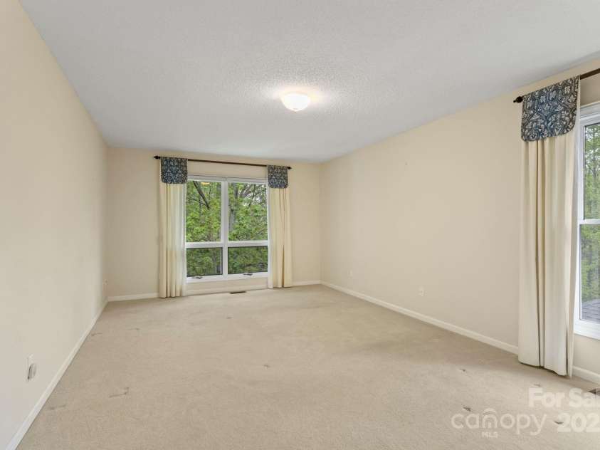 111 Broadmoor Drive, Flat Rock, NC 28731.  MLS# CAR4249667, YatesRealty ID 8022. 