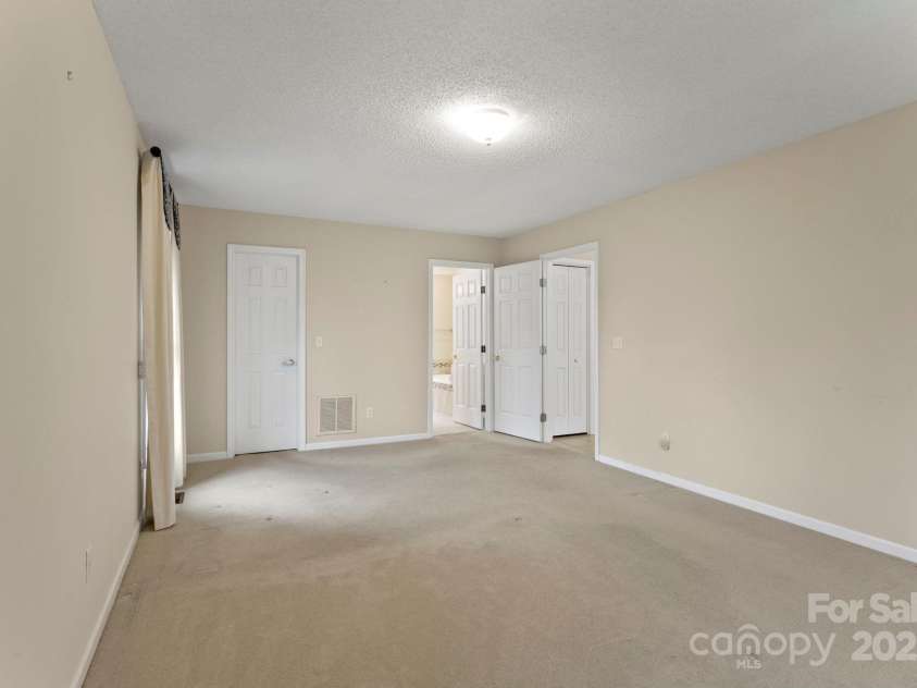 111 Broadmoor Drive, Flat Rock, NC 28731.  MLS# CAR4249667, YatesRealty ID 8022. 
