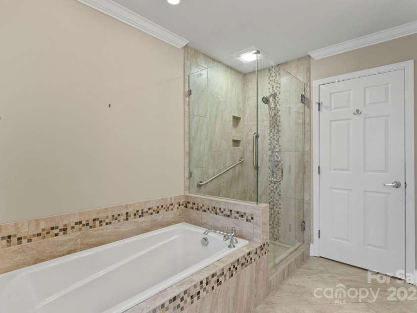 111 Broadmoor Drive, Flat Rock, NC 28731.  MLS# CAR4249667, YatesRealty ID 8022. 