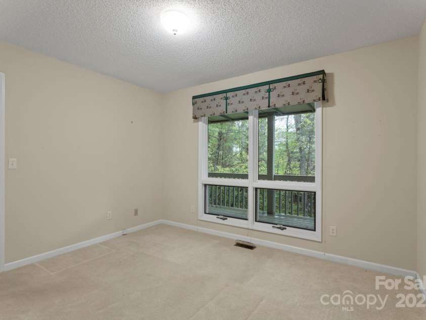 111 Broadmoor Drive, Flat Rock, NC 28731.  MLS# CAR4249667, YatesRealty ID 8022. 
