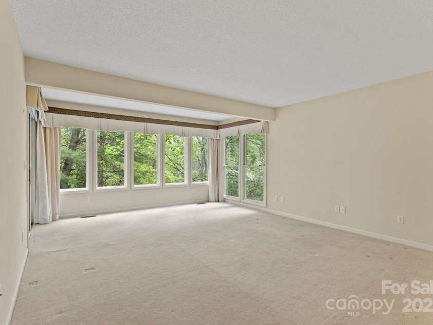 111 Broadmoor Drive, Flat Rock, NC 28731.  MLS# CAR4249667, YatesRealty ID 8022. 