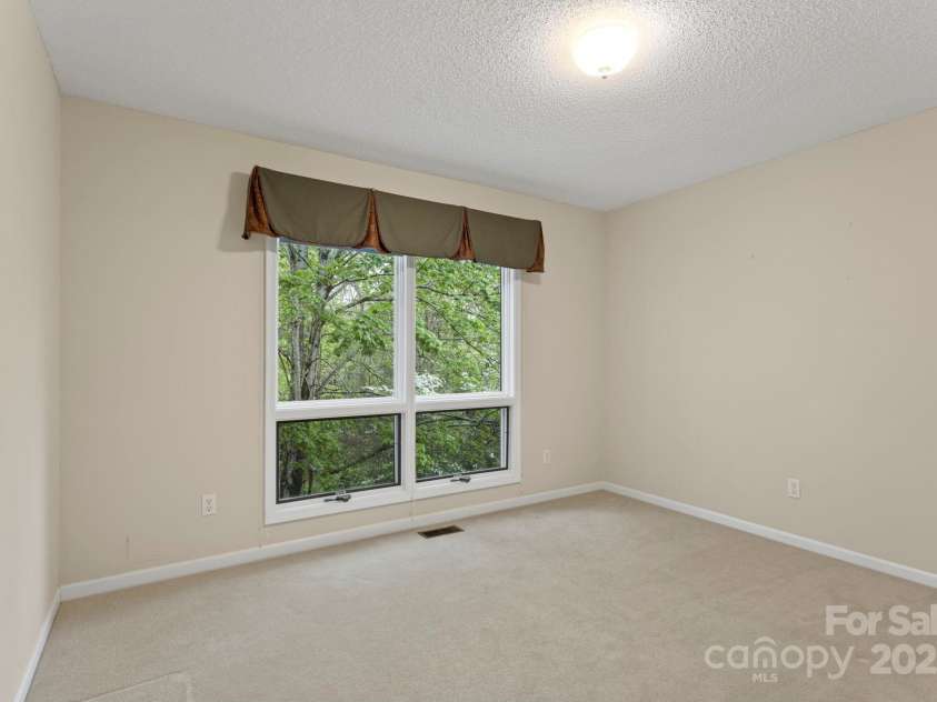 111 Broadmoor Drive, Flat Rock, NC 28731.  MLS# CAR4249667, YatesRealty ID 8022. 