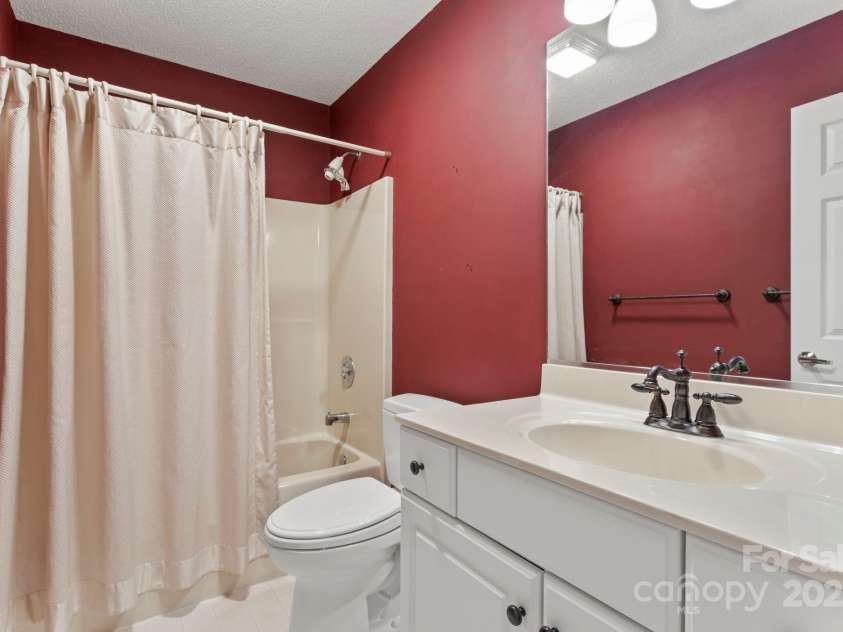 111 Broadmoor Drive, Flat Rock, NC 28731.  MLS# CAR4249667, YatesRealty ID 8022. 