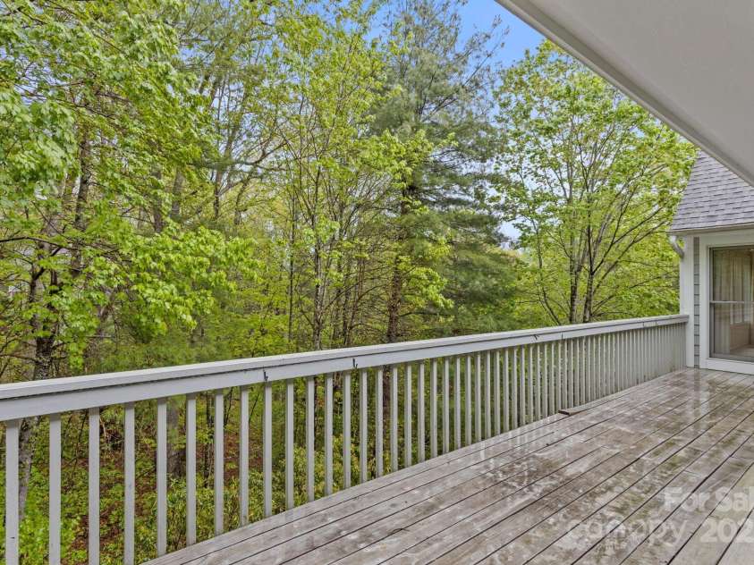111 Broadmoor Drive, Flat Rock, NC 28731.  MLS# CAR4249667, YatesRealty ID 8022. 