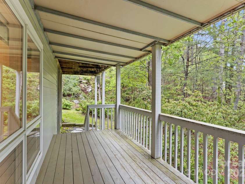 111 Broadmoor Drive, Flat Rock, NC 28731.  MLS# CAR4249667, YatesRealty ID 8022. 