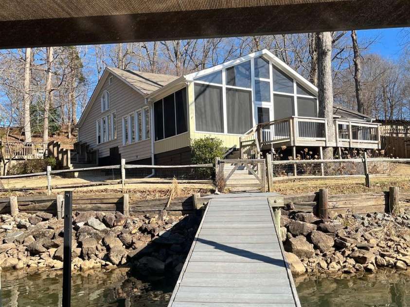 208 Island View Road, Mount Holly, NC 28120.  MLS# CAR4346292, YatesRealty ID 8022. 