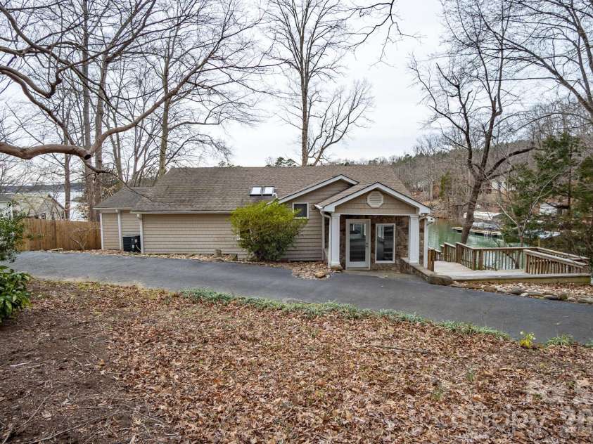 208 Island View Road, Mount Holly, NC 28120.  MLS# CAR4346292, YatesRealty ID 8022. 