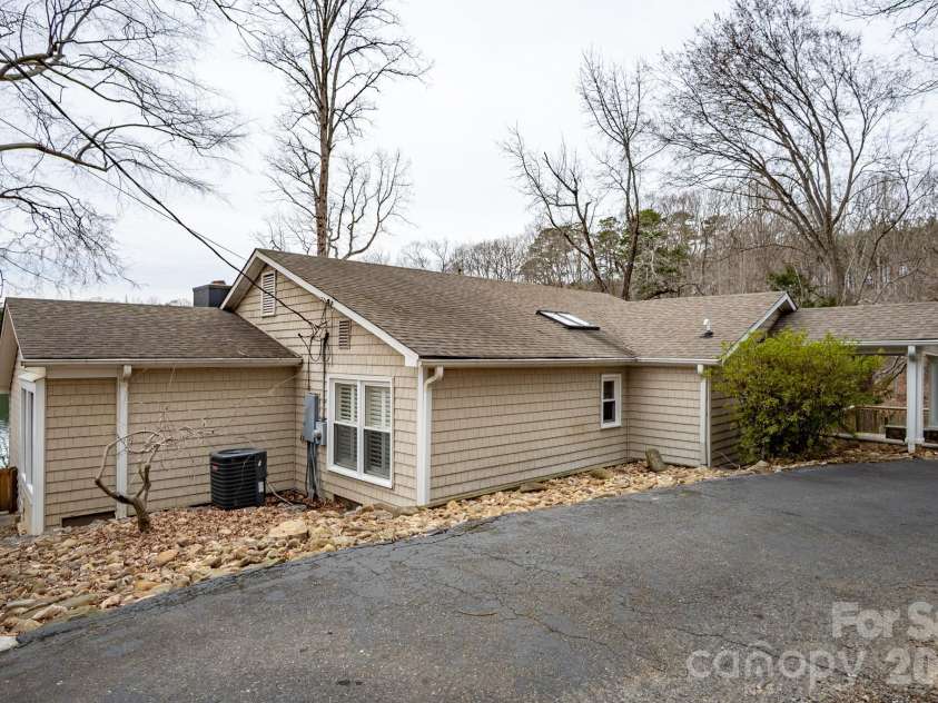 208 Island View Road, Mount Holly, NC 28120.  MLS# CAR4346292, YatesRealty ID 8022. 