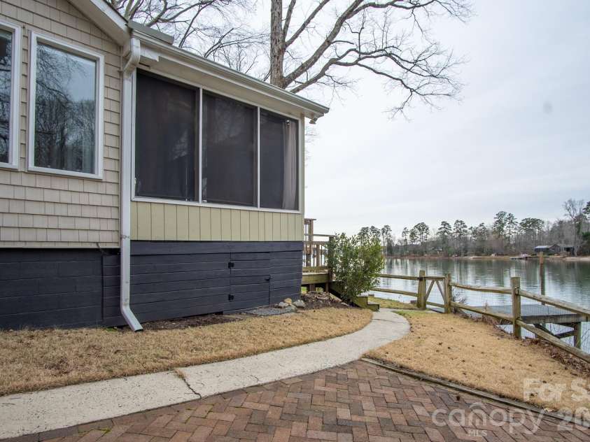 208 Island View Road, Mount Holly, NC 28120.  MLS# CAR4346292, YatesRealty ID 8022. 