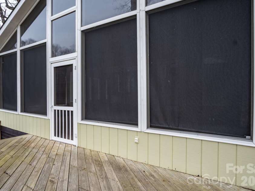 208 Island View Road, Mount Holly, NC 28120.  MLS# CAR4346292, YatesRealty ID 8022. 