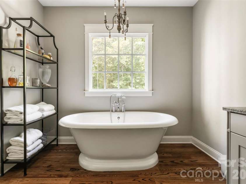 1415 Rosehill Drive, Waxhaw, NC 28173.  MLS# CAR4358862, YatesRealty ID 8023. Primary bath