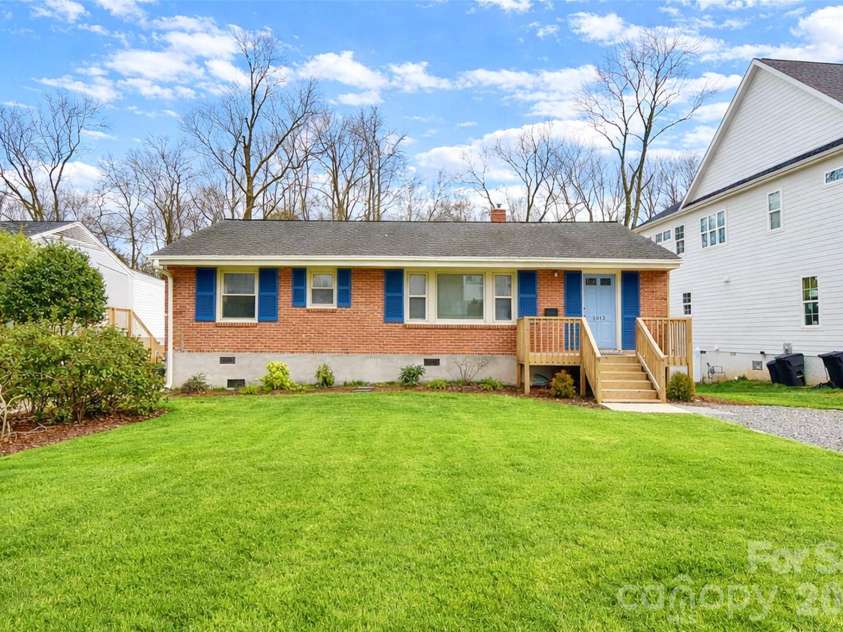 3012 Hanson Drive, Charlotte, NC 28207.  MLS# CAR4345681, YatesRealty ID 8024. 
