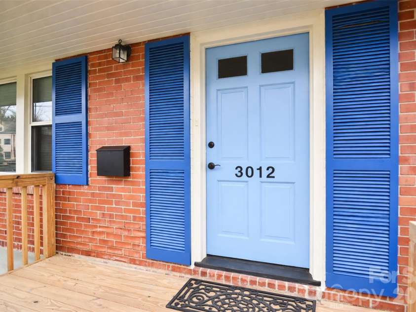 3012 Hanson Drive, Charlotte, NC 28207.  MLS# CAR4345681, YatesRealty ID 8024. 