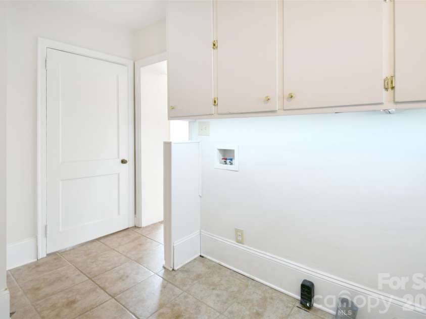 3012 Hanson Drive, Charlotte, NC 28207.  MLS# CAR4345681, YatesRealty ID 8024. 