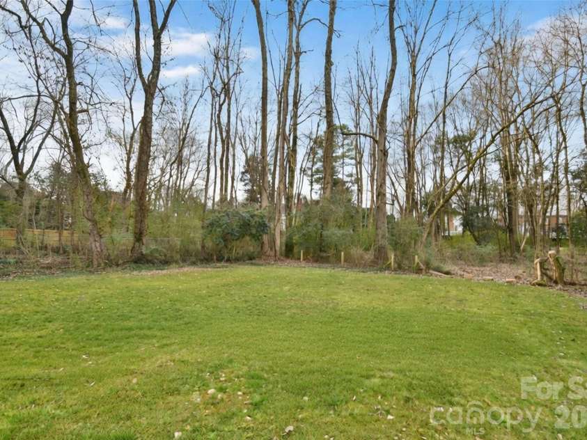 3012 Hanson Drive, Charlotte, NC 28207.  MLS# CAR4345681, YatesRealty ID 8024. 