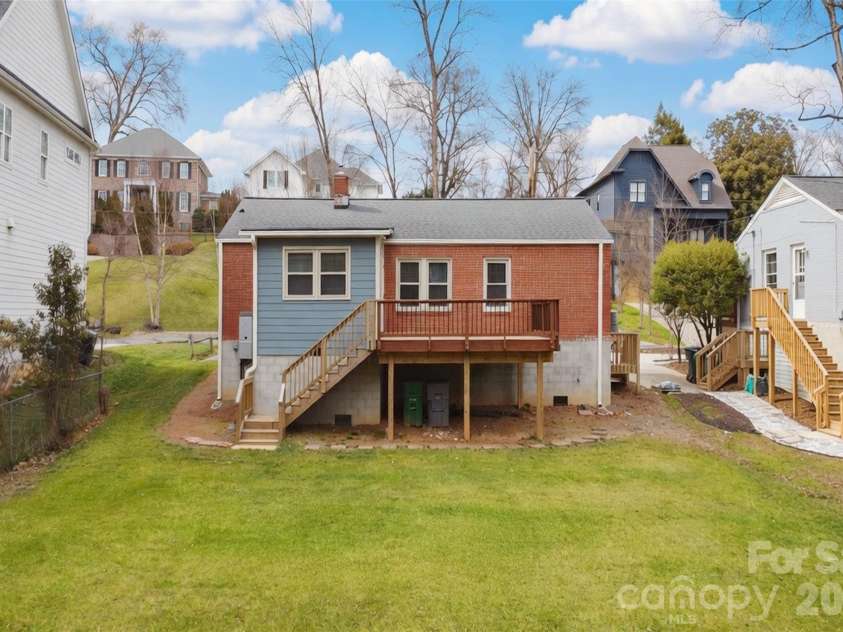 3012 Hanson Drive, Charlotte, NC 28207.  MLS# CAR4345681, YatesRealty ID 8024. 