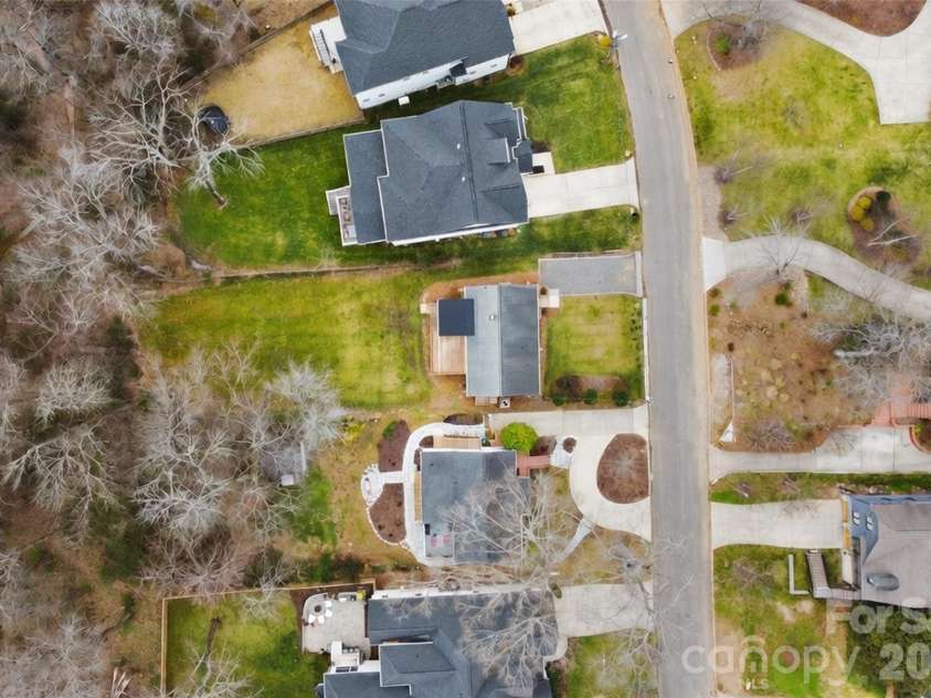 3012 Hanson Drive, Charlotte, NC 28207.  MLS# CAR4345681, YatesRealty ID 8024. 