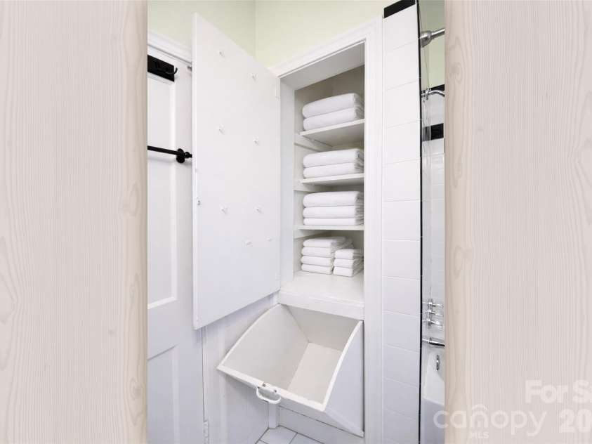 3012 Hanson Drive, Charlotte, NC 28207.  MLS# CAR4345681, YatesRealty ID 8024. *Linen Closet Virtually Staged