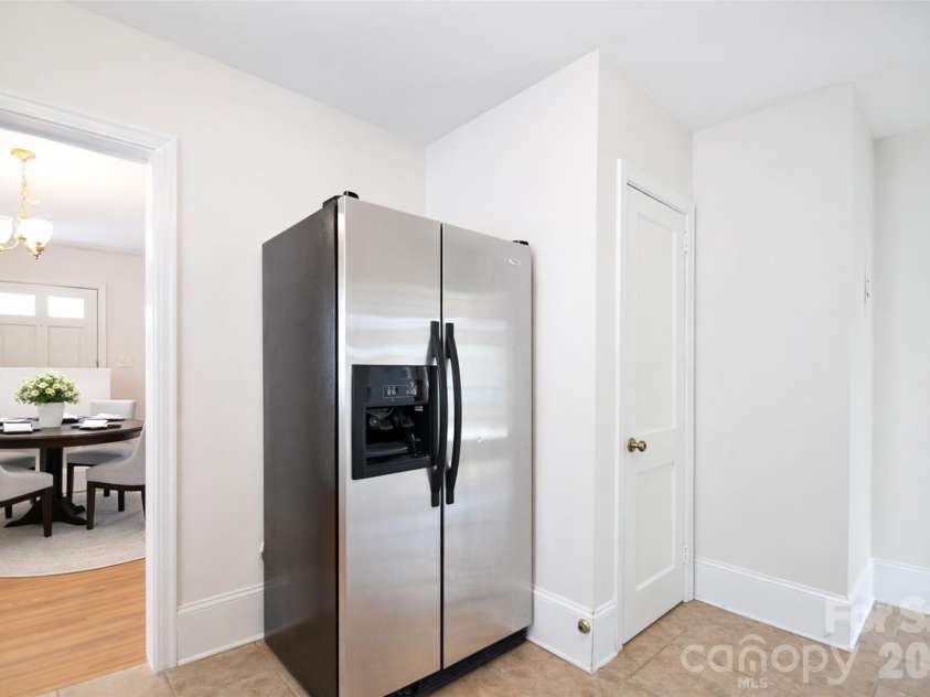 3012 Hanson Drive, Charlotte, NC 28207.  MLS# CAR4345681, YatesRealty ID 8024. *Room Virtually Staged