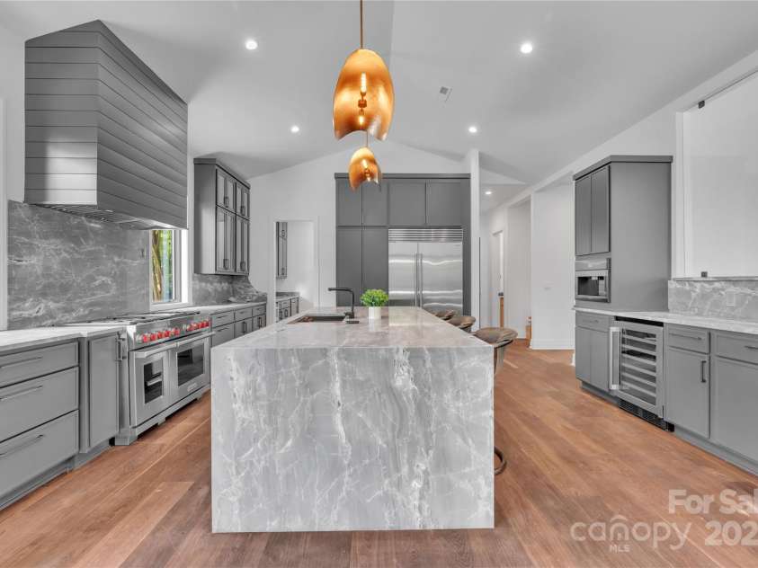 111 Wrenwood Lane, Charlotte, NC 28211.  MLS# CAR4251305, YatesRealty ID 8025. 