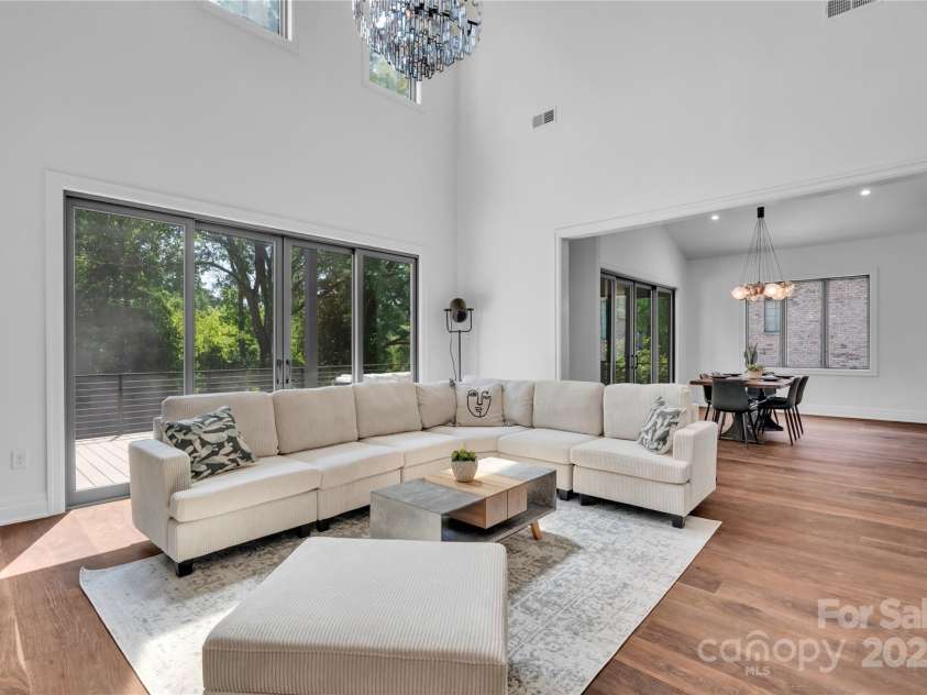 111 Wrenwood Lane, Charlotte, NC 28211.  MLS# CAR4251305, YatesRealty ID 8025. 