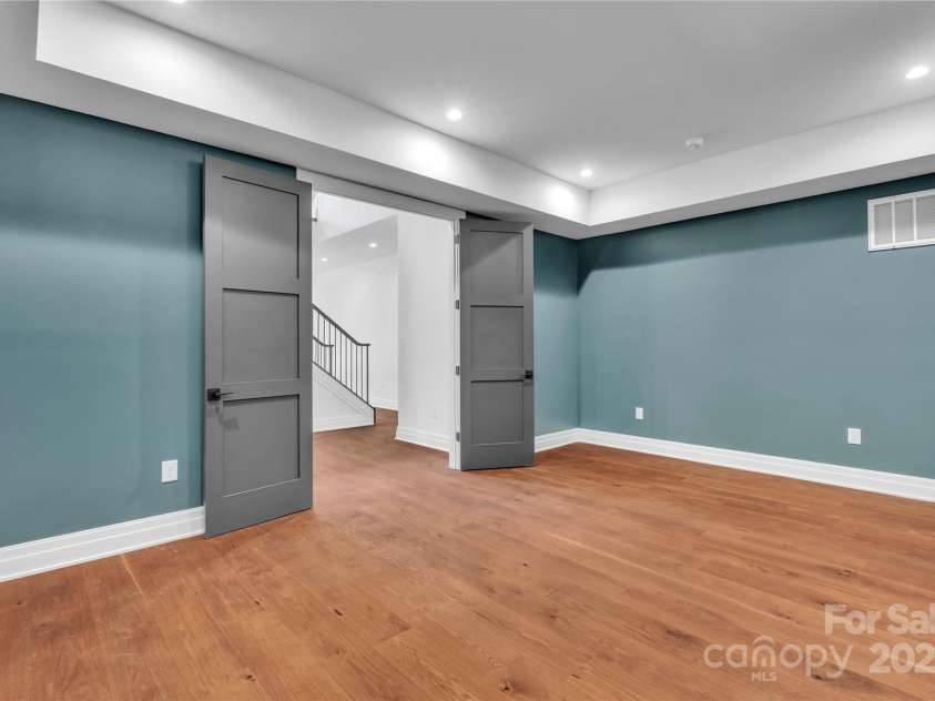 111 Wrenwood Lane, Charlotte, NC 28211.  MLS# CAR4251305, YatesRealty ID 8025. 