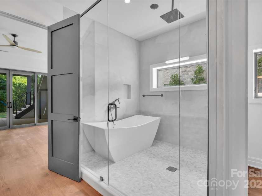 111 Wrenwood Lane, Charlotte, NC 28211.  MLS# CAR4251305, YatesRealty ID 8025. 