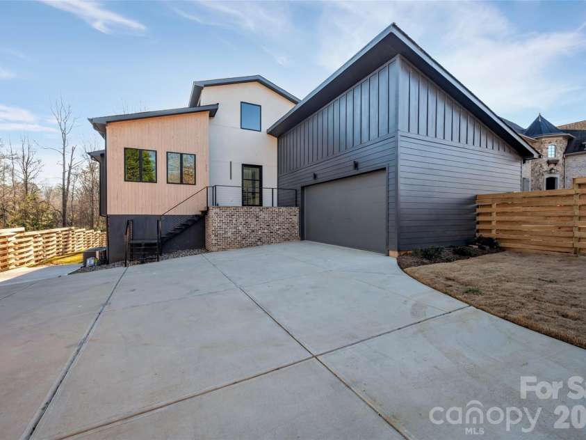 1423 Wendover Road, Charlotte, NC 28211.  MLS# CAR4251305, YatesRealty ID 8025. 