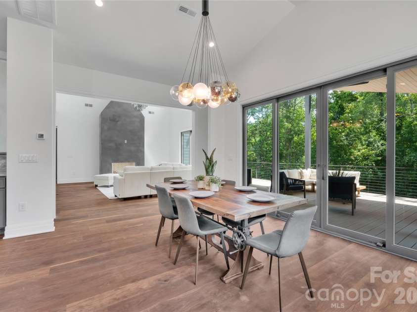 1423 Wendover Road, Charlotte, NC 28211.  MLS# CAR4251305, YatesRealty ID 8025. 