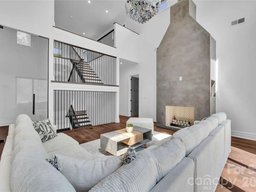 1423 Wendover Road, Charlotte, NC 28211.  MLS# CAR4251305, YatesRealty ID 8025. 