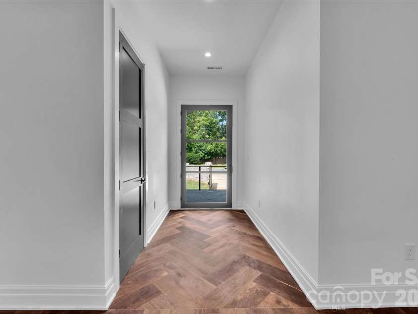 1423 Wendover Road, Charlotte, NC 28211.  MLS# CAR4251305, YatesRealty ID 8025. 