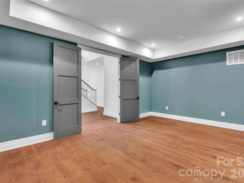 1423 Wendover Road, Charlotte, NC 28211.  MLS# CAR4251305, YatesRealty ID 8025. 