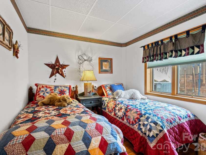 60 Little Creek Drive, Canton, NC 28716.  MLS# CAR4354255, YatesRealty ID 8025. 