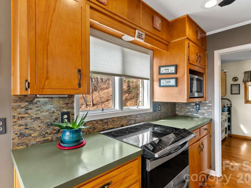60 Little Creek Drive, Canton, NC 28716.  MLS# CAR4354255, YatesRealty ID 8025. 