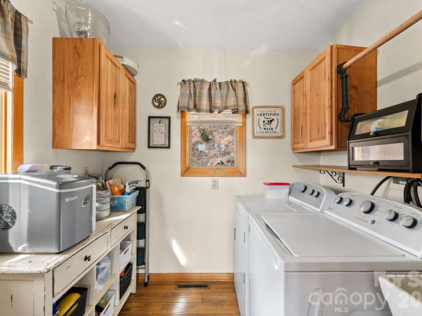 60 Little Creek Drive, Canton, NC 28716.  MLS# CAR4354255, YatesRealty ID 8025. 