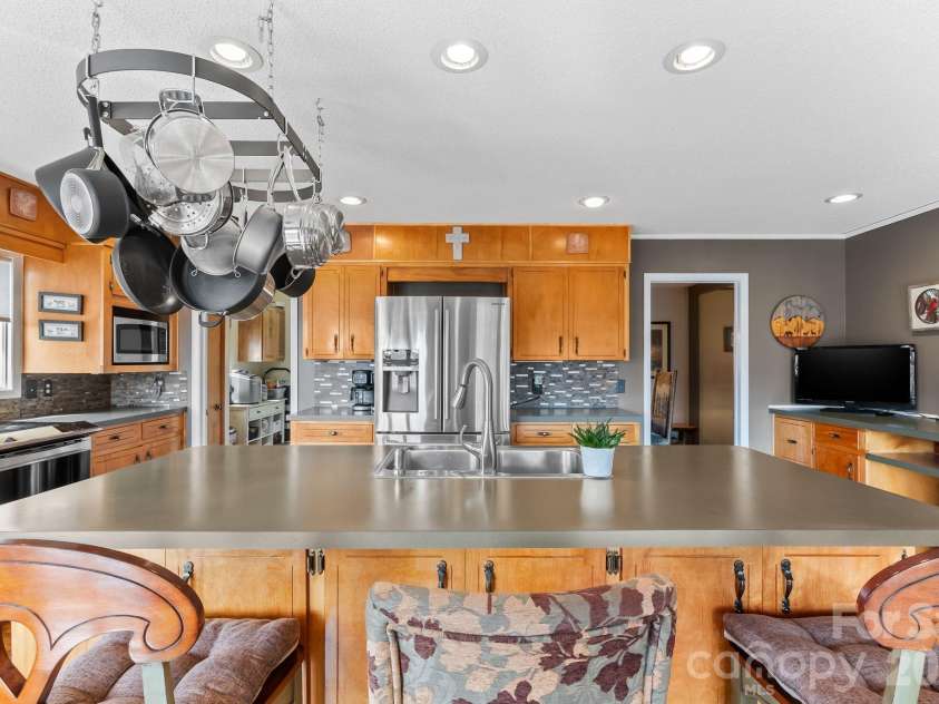 60 Little Creek Drive, Canton, NC 28716.  MLS# CAR4354255, YatesRealty ID 8025. 