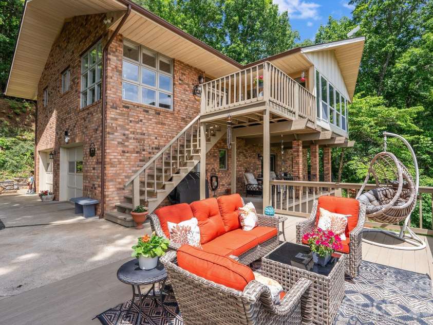60 Little Creek Drive, Canton, NC 28716.  MLS# CAR4354255, YatesRealty ID 8025. 